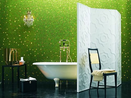 Casa de banho com azulejos verdes
