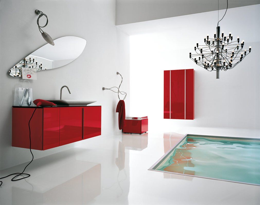 Casa de banho vermelha e branca
